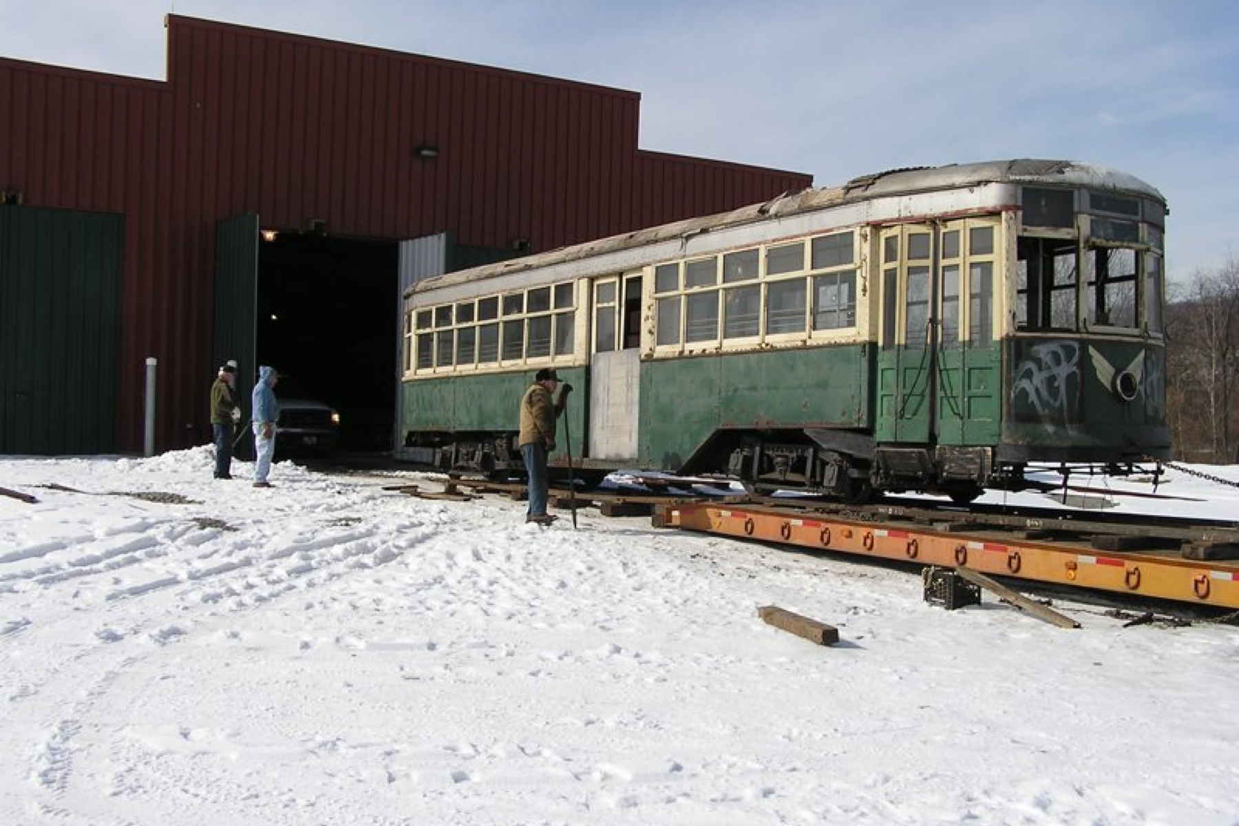 Unloading PTC 8042 at the Pennsylvania Trolley Museum